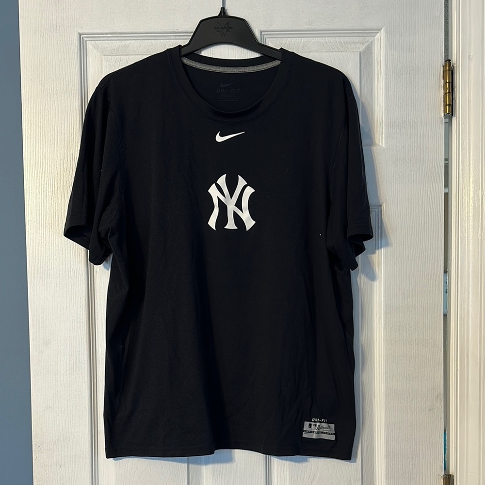 Nike Black New York Yankees Men's Shirt